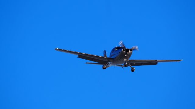 Cirrus SR-22 (N160SG) - Landing at the Iqaluit airport. 25/05/2017