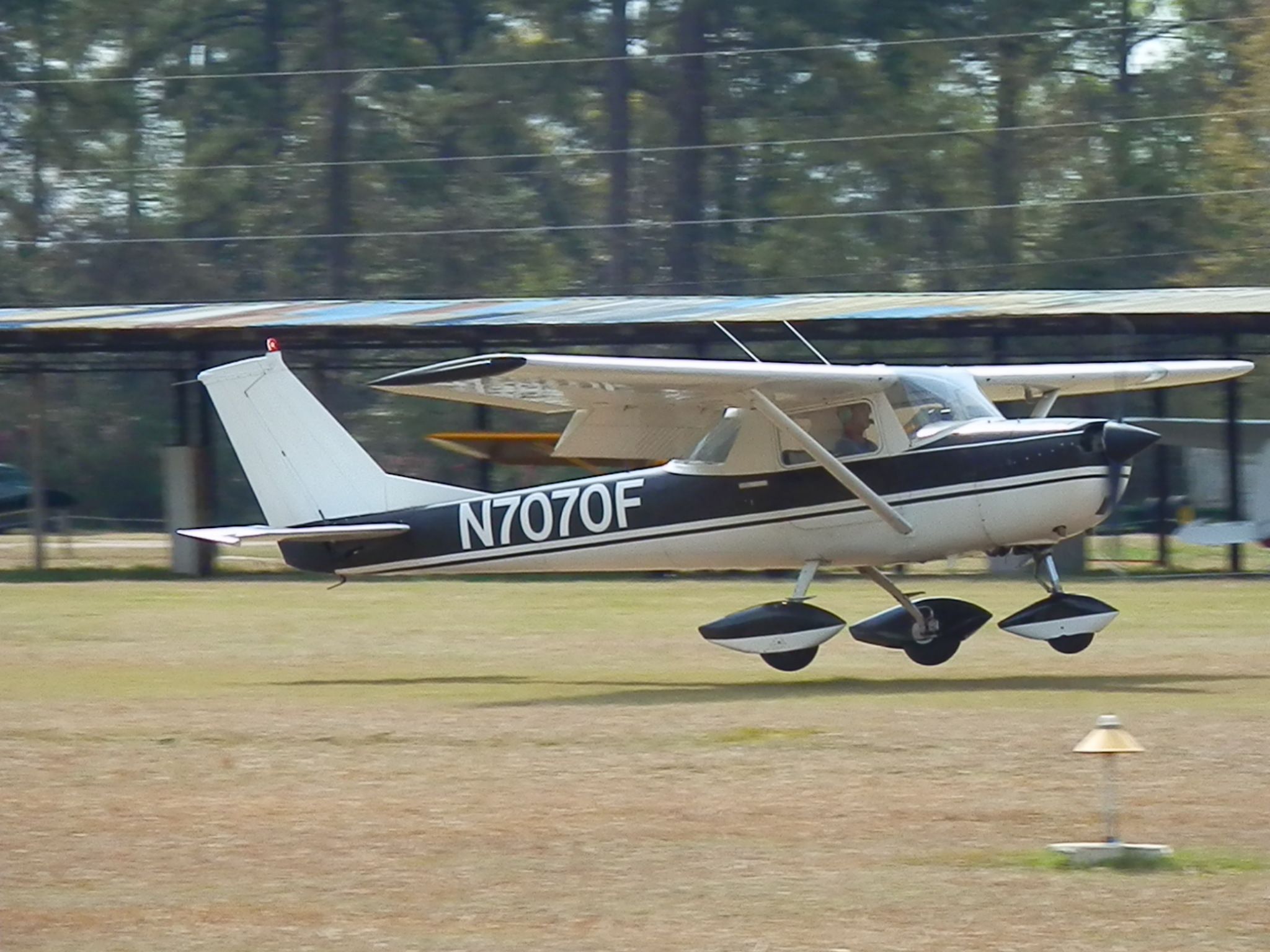 Cessna Commuter (N7070F) - GOT FLAPS?