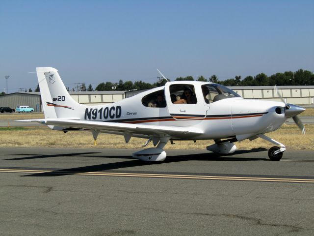Cirrus SR-20 (N910CD) - Taxiing to RWY 24