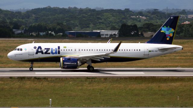 Airbus A320 (PR-YRT)