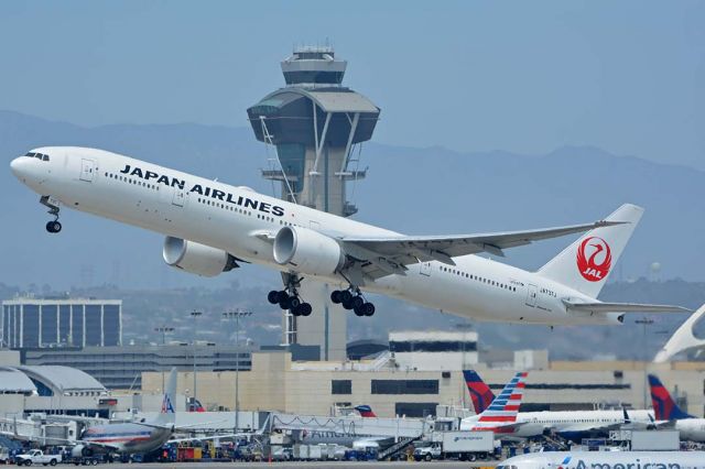 BOEING 777-300 (JA737J) - Japan Airlines Boeing 777-346ER JA737J at LAX on May 3, 2016. 