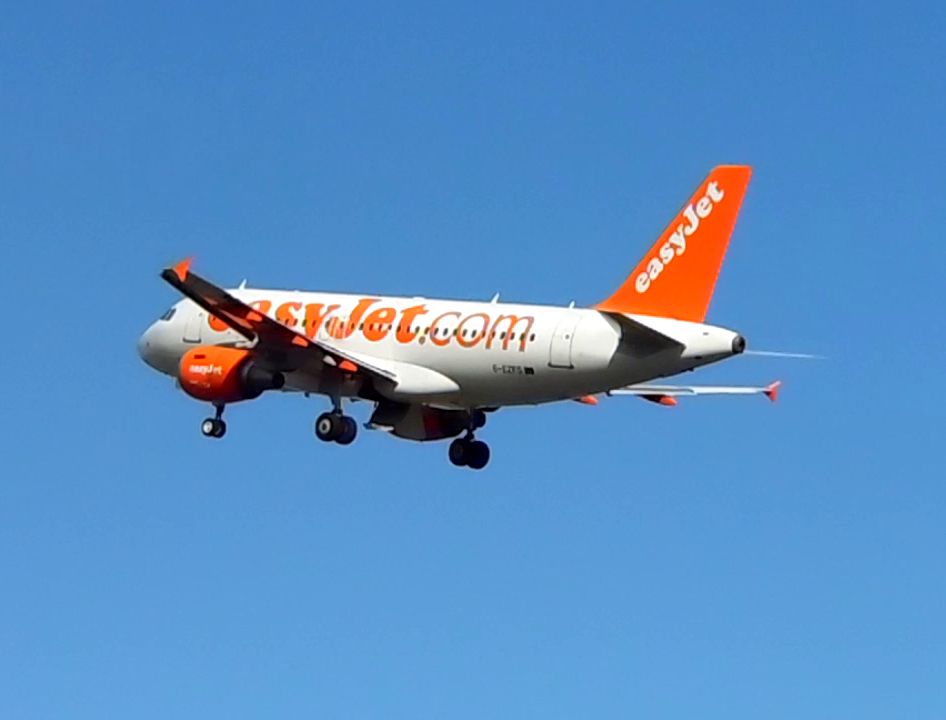 Airbus A319 (G-EZFS)