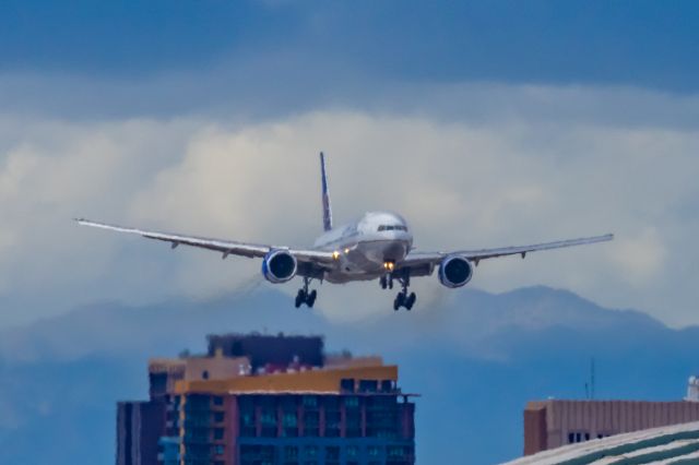 Boeing 777-200 — - A United Airlines 777-200 landing at PHX on 2/13/23, the busiest day in PHX history, during the Super Bowl rush. Taken with a Canon R7 and Canon EF 100-400 II L lens.