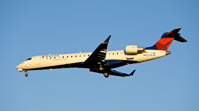 Canadair Regional Jet CRJ-700 (N607SK) - SKW4784 from KLAS on final to Rwy 34C on 2/23/15. (cn 10251).