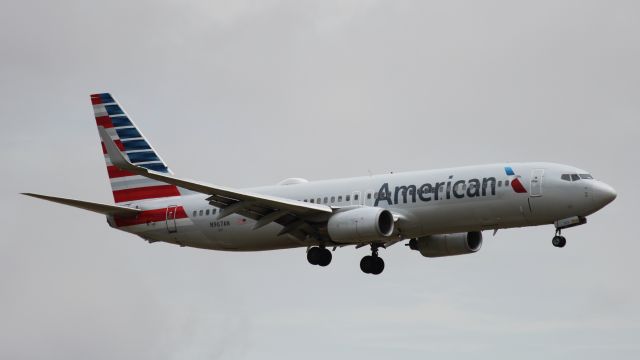 Boeing 737-800 (N967AN)