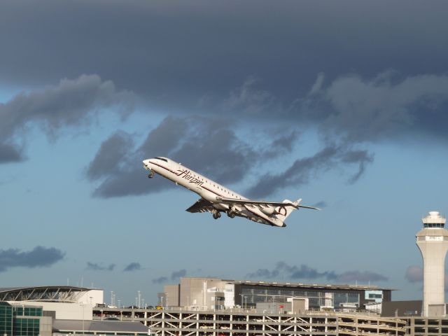 Canadair Regional Jet CRJ-700 (N605QX)