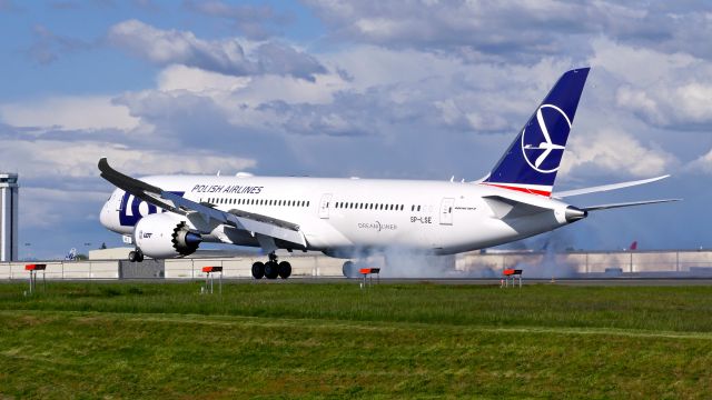 Boeing 787-9 Dreamliner (SP-LSE) - BOE749 makes tire smoke on landing Rwy 34L to complete an EWA flight on 4.28.19. (ln 843 / cn 62173).