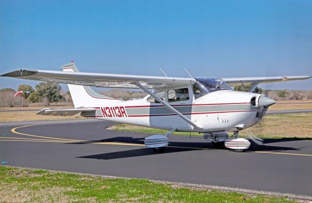 Cessna Skylane (N3113R) - Coming in for Bar-B-Que Lunch at La Grange