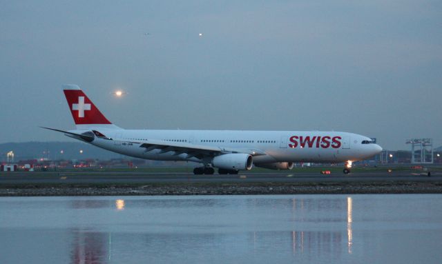 Airbus A330-300 (HB-JHB)