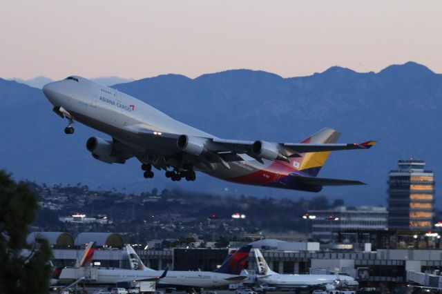 Boeing 747-400 (HL7413)