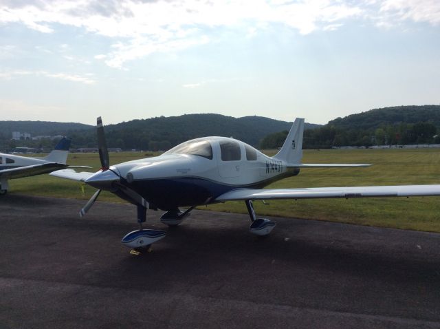 Cessna 350 (N1443T)