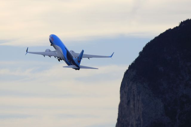 Boeing 737-800 (OO-JEF)