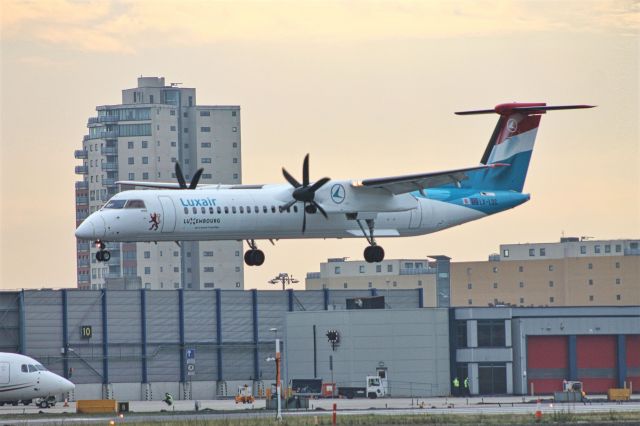 de Havilland Dash 8-400 (LX-LQC) - The majestic Dash 8 Landing from Luxembourg 