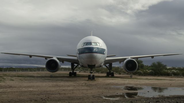 Boeing 777-200 (B-HNL)