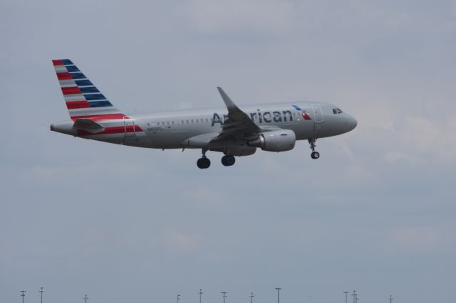 Airbus A320 (N9002U)