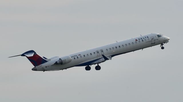 Canadair Regional Jet CRJ-900 (N297PQ)