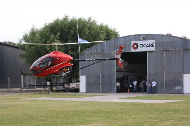 — — - Cicaré CH-1: fue el primer helicóptero que diseñó y construyó y voló el ingeniero argentino Augusto Cicaré en 1958, efectuando su primer vuelo fue en 1961. Esta máquina, al igual que su motor, fueron creados con materiales e instrumentos que se encontraban a su alcance en su taller agrícola, los cuales no eran propiamente materiales ni instrumentos aeronáuticos. El CICARE CH-1 se constituye en la primera aeronave de este tipo desarrollada y construida en Sudamérica.1​