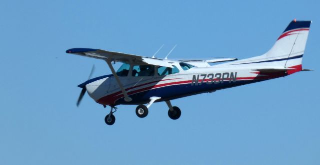 Cessna Skyhawk (N733PN) - About to touch down is this 1976 Cessna 172N Skyhawk in the Winter of 2024.