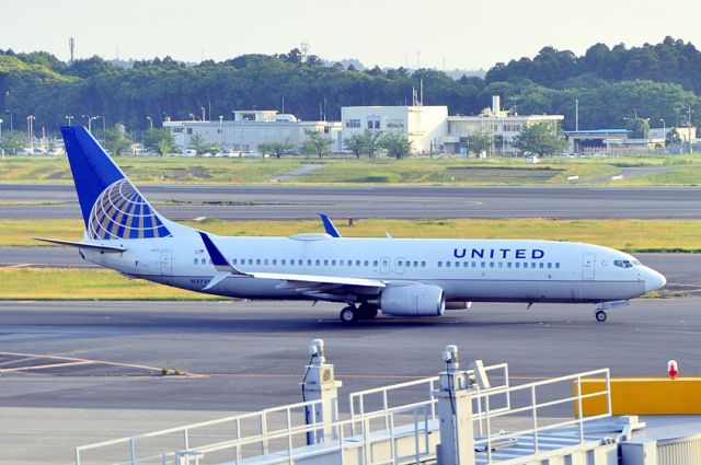 Boeing 737-800 (N37290)