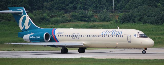 Boeing 717-200 (N950AT) - In position runway 18C - 6/28/09