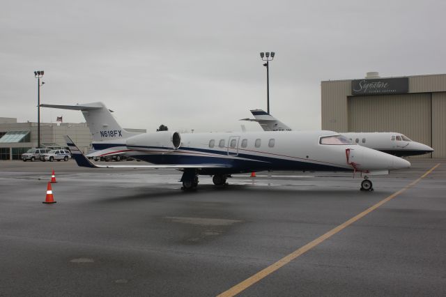 Learjet 40 (N618FX)