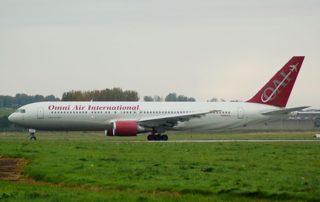 BOEING 767-300 (N351AX)