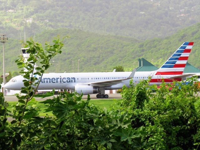 Boeing 757-200 (N187AN)