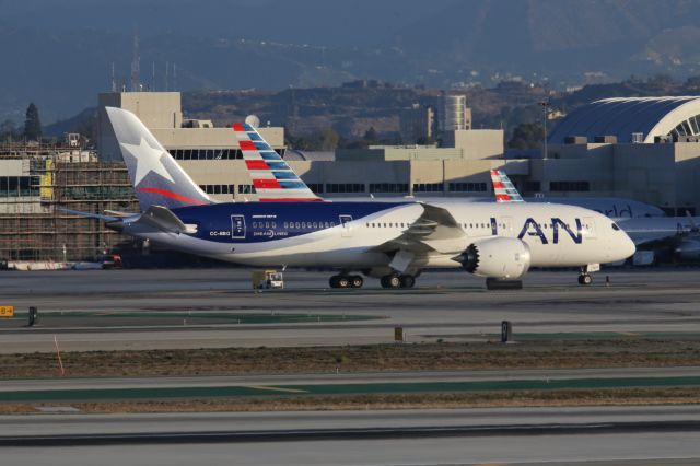 Boeing 787-8 (CC-BBG)