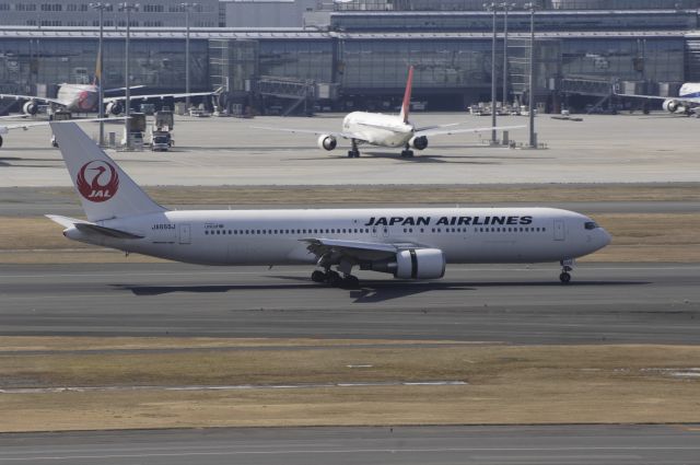 BOEING 767-300 (JA655J) - Landing at Haneda Intl Airport Rwy34L on 2012/02/24