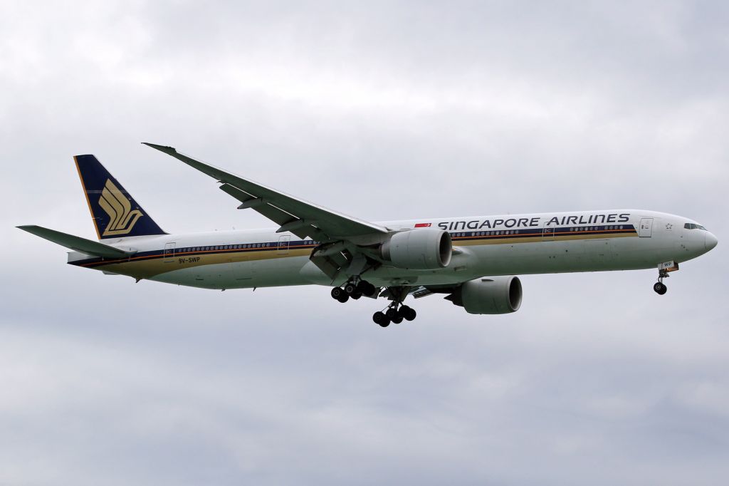 BOEING 777-300 (9V-SWP)