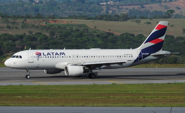 Airbus A320 (PR-MHF)