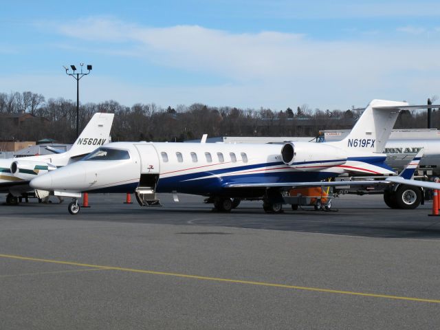 Learjet 40 (N619FX)