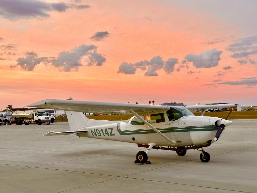 Cessna Skyhawk (N914Z) - After a long day