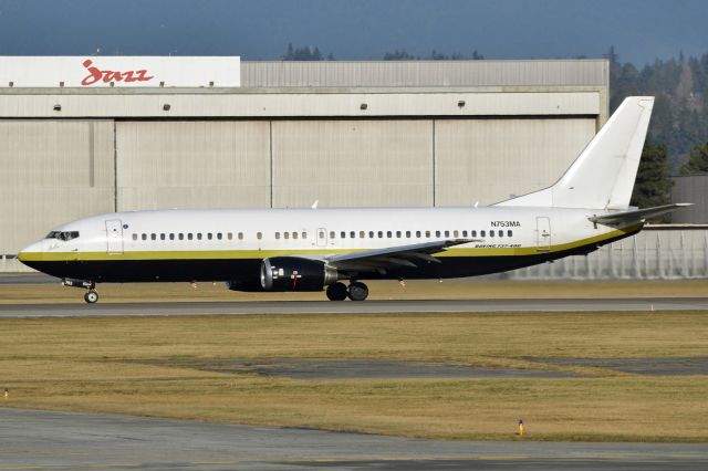 BOEING 737-400 (N753MA)