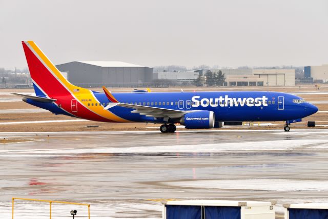 Boeing 737 MAX 8 (N8814K) - 02-24-22 Taxiing to the gate.
