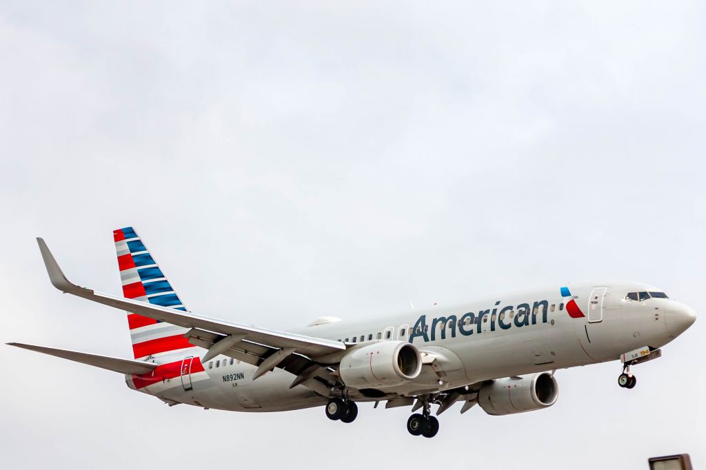 Boeing 737-700 (N892NN)