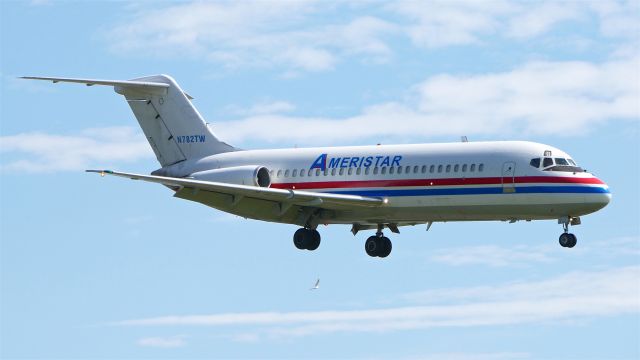 Douglas DC-9-10 (N782TW) - AJI9443 from BIS on final to PAE Rwy 16R on 5.22.19. (DC-9-15RC / ln 79 / cn 45826).