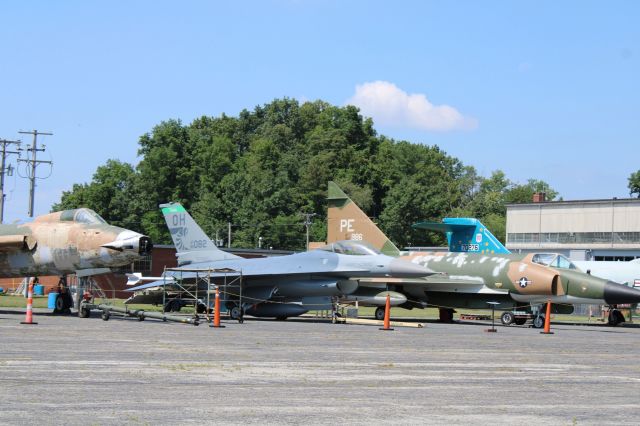 Lockheed F-16 Fighting Falcon — - Ohio Air National Guard, Parked at Maps Air Museum