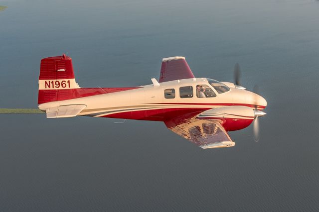 Beechcraft Twin Bonanza (N1961)