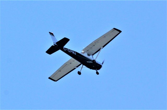C-GPMJ — - C-GPMJ CESSNA COMMUTER 152 CARGAIR LTEE survolant la ville de Lavaltrie QC. le 24-06-2022 à 16:35