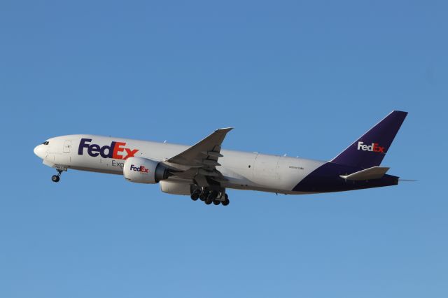 BOEING 777-200LR (N884FD)