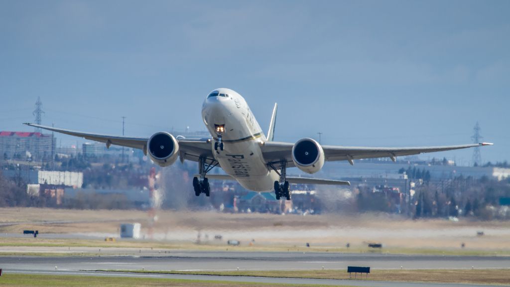 Boeing 777-200 (AP-BGZ)