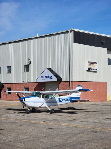 Cessna Skyhawk (N5623G)