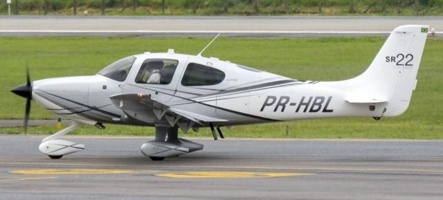 Cirrus SR-22 (PR-HBL) - Excelente aeronave, com relação peso, potencia do motor e aerodinâmica.