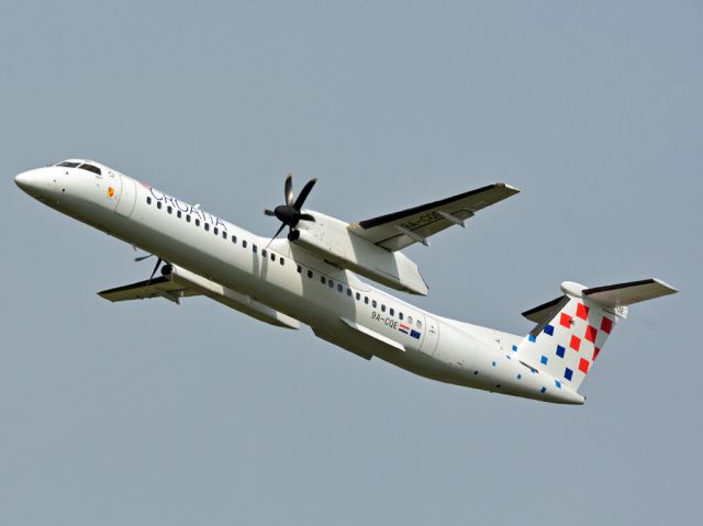 de Havilland Dash 8-400 (9A-CQE)