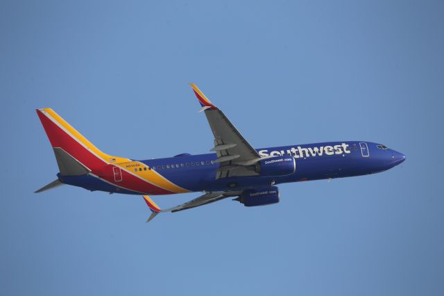Boeing 737-800 (N8308K)