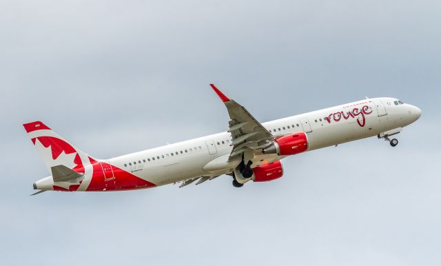 Airbus A321 (C-FJOU) - ROU1975 climbs out and heads to Kelowna B.C.