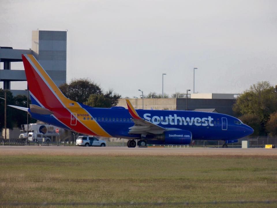 Boeing 737-700 (N743SW) - Departing 17L KAUS