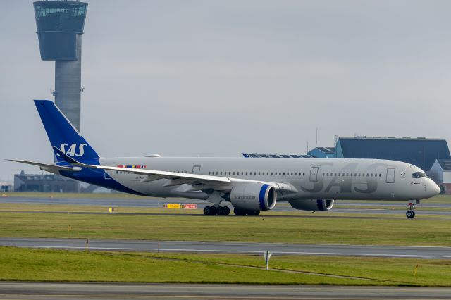 SE-RSF — - Picture is taken from right side of Runway 22Rbr /Canon EOS R - RF100-500