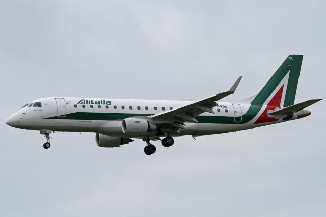 Embraer 175 (EI-RDL)